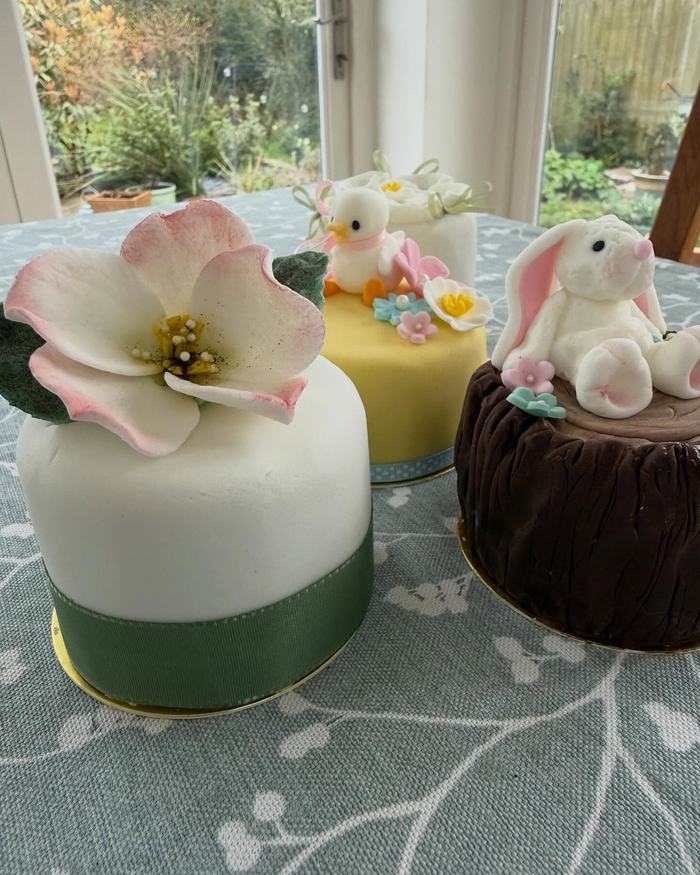 Easter Mini Cakes