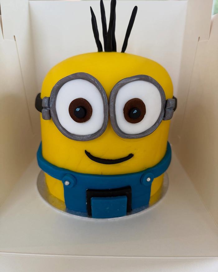 Minion Birthday Cake