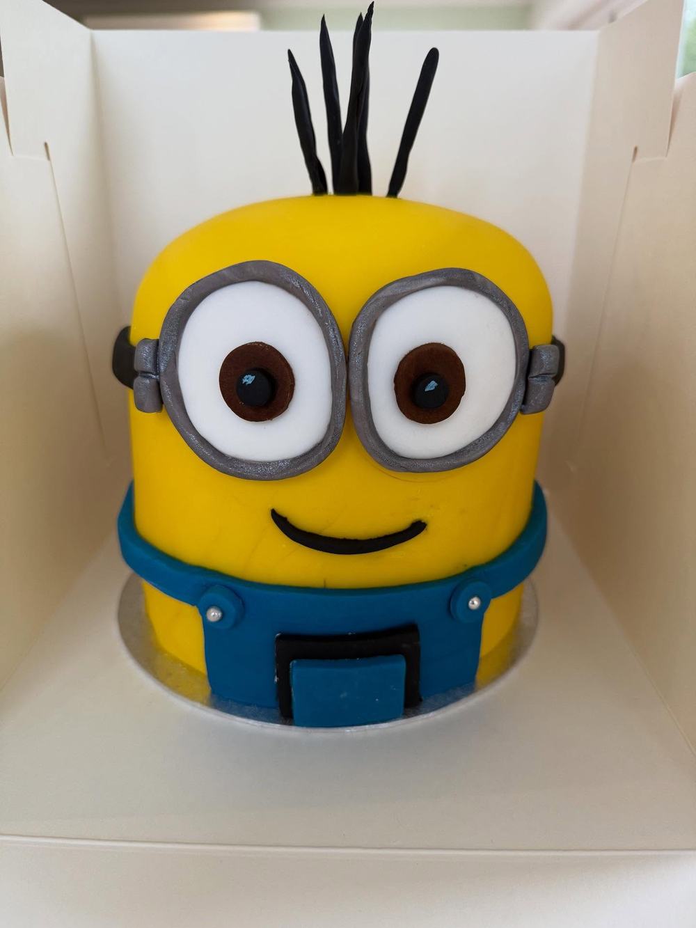 Minion Birthday Cake
