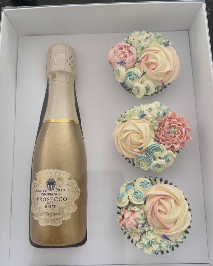 Prosecco and Cupcake Gift Box